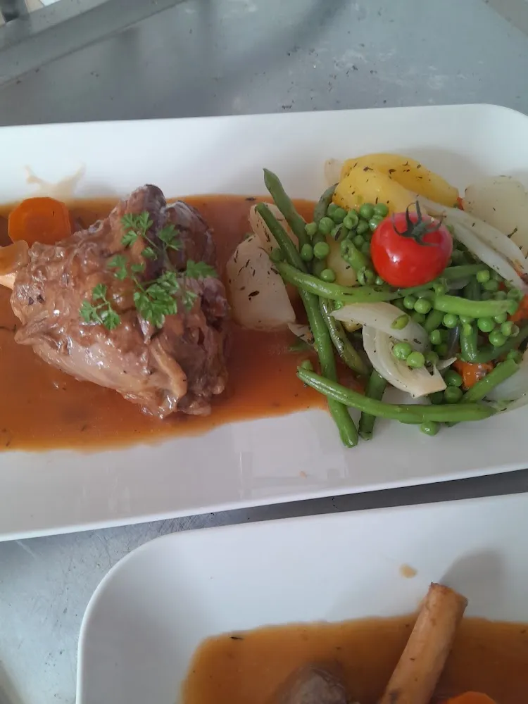 Souris d'agneau Et Bouquet de Légumes Frais